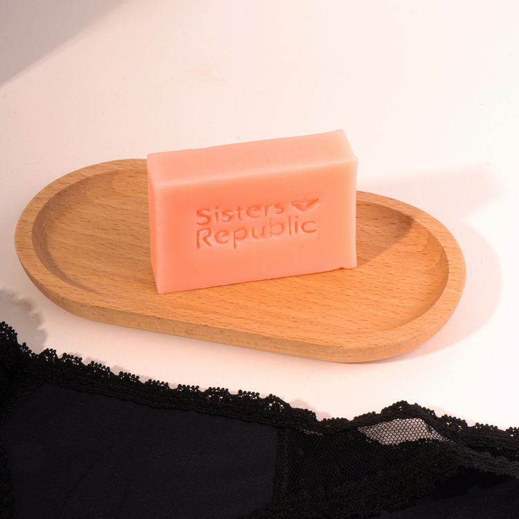 Sisters Republic DE Las bragas menstruales de Sisters Republic: ¡Descubre las bonitas bragas menstruales que reemplazan tus compresas y tampones! La cómoda y supersorbente ropa interior menstrual se mantiene seca hasta 12 horas. Con nuestras bragas de tejido antibacteriano Oeko Tex, te sentirás fresca y ligera, como en días normales.